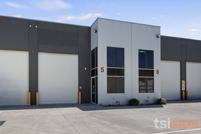 Click to view all images 5/30-32 Christensen Street Cheltenham VIC 3192 - Image 2