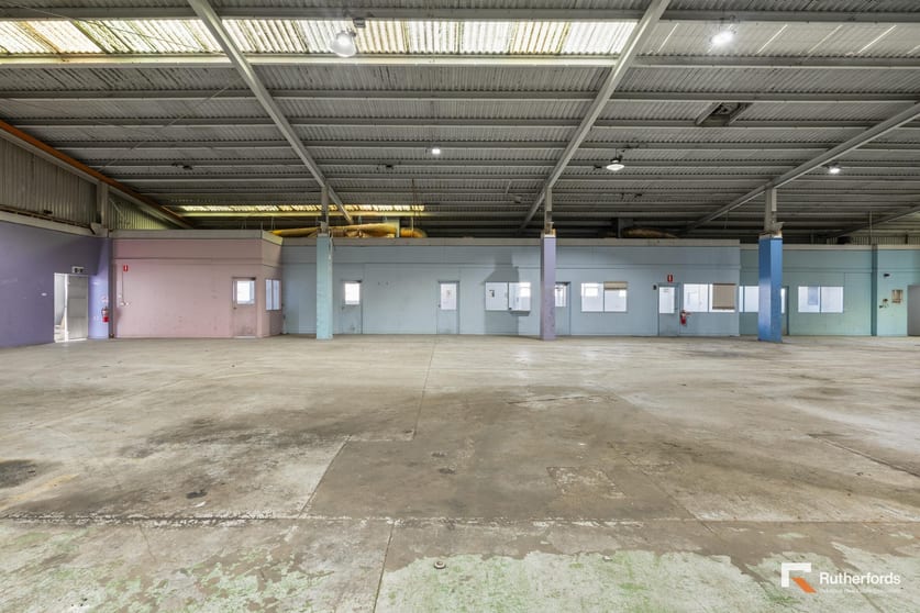 Click to view all images 11 Dunstans Court Thomastown VIC 3074 - Image 3