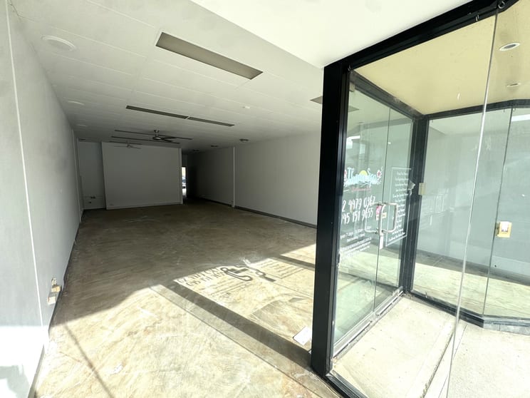Click to view all images 1/32 Orient Street Batemans Bay NSW 2536 - Image 3