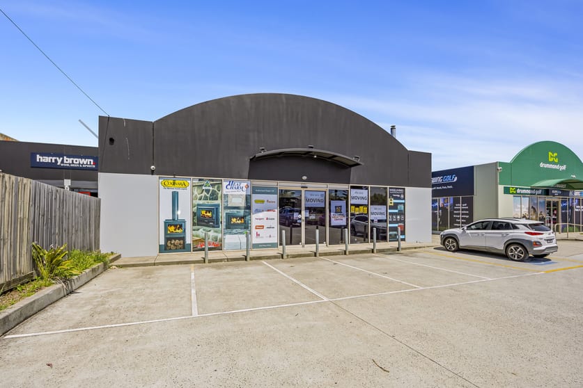 Click to view all images 1251 Howitt Street Wendouree VIC 3355 - Image 2