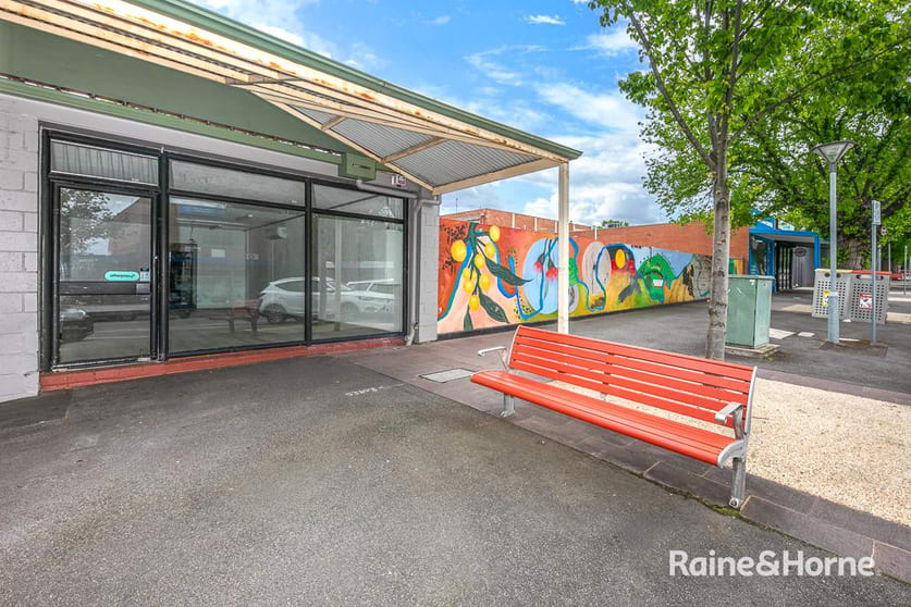 Click to view all images 58 Oshanassy Street Sunbury VIC 3429 - Image 1