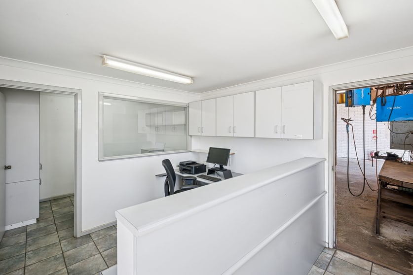 Click to view all images 48 Irvine Street Bayswater WA 6053 - Image 2