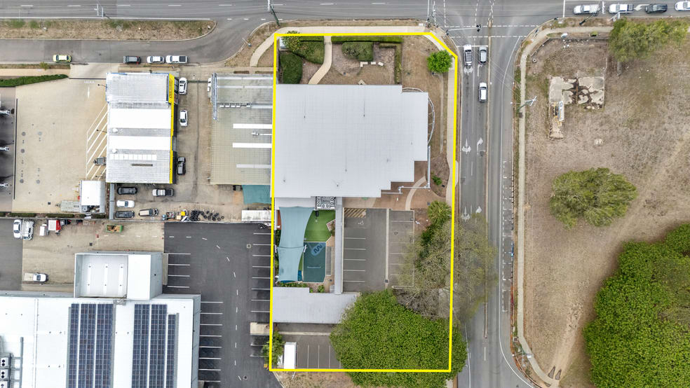 Click to view all images 745-747 Riverway Drive Thuringowa Central QLD 4817 - Image 2