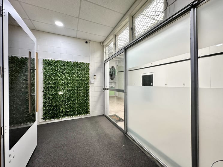 Click to view all images 11/16-24 Brampton Avenue Cranbrook QLD 4814 - Image 3