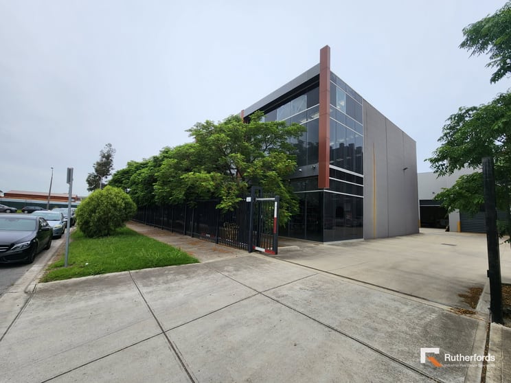 Click to view all images 15 Gipps Court Epping VIC 3076 - Image 1