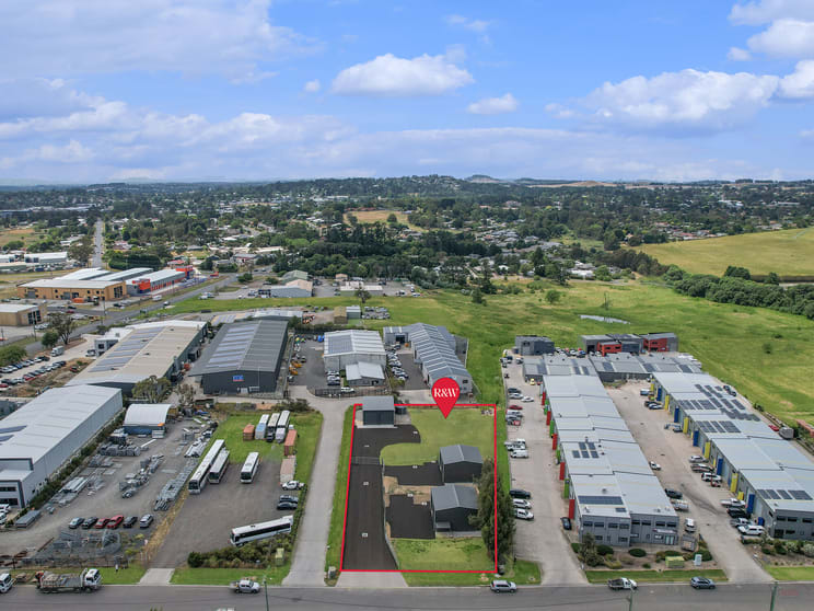 Click to view all images 1-3/15 Old Dairy Close Moss Vale NSW 2577 - Image 1
