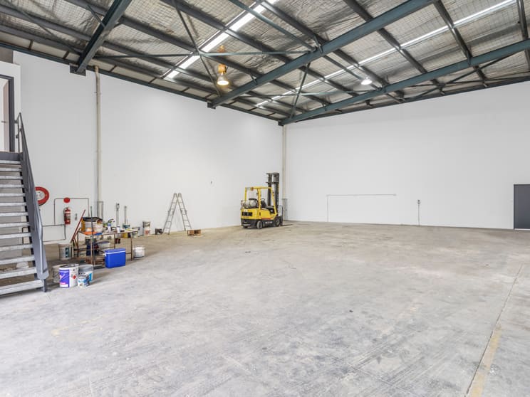 Click to view all images 1/10 Nello Place Wetherill Park NSW 2164 - Image 2