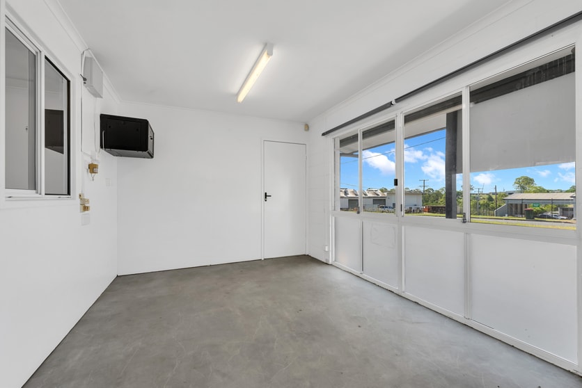 Click to view all images 2 Dennis Little Drive Glanmire QLD 4570 - Image 3