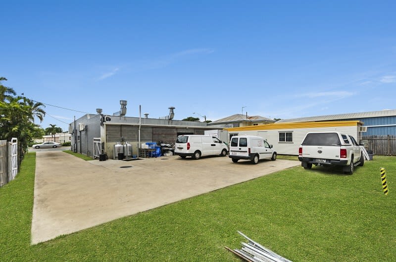 Click to view all images 53 Bowen Rd Rosslea QLD 4812 - Image 2