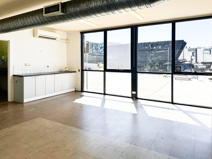 Click to view all images 14 Curie Court Seaford VIC 3198 - Image 2