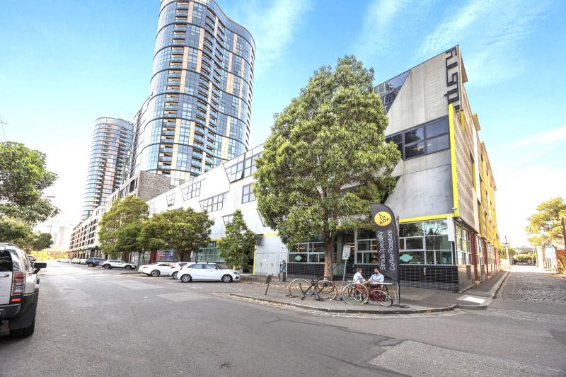 210/210/87 Gladstone Street South Melbourne VIC 3205 - Image 1