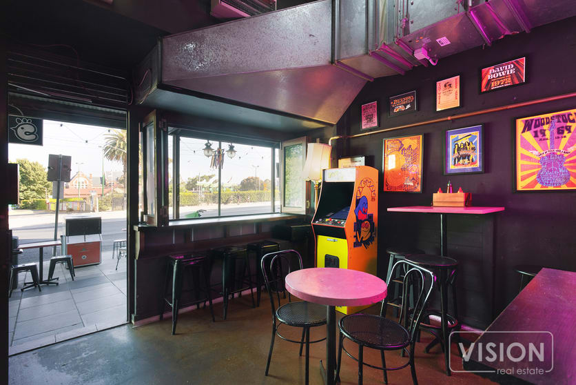 Click to view all images 2/137 Fitzroy Street St Kilda VIC 3182 - Image 3