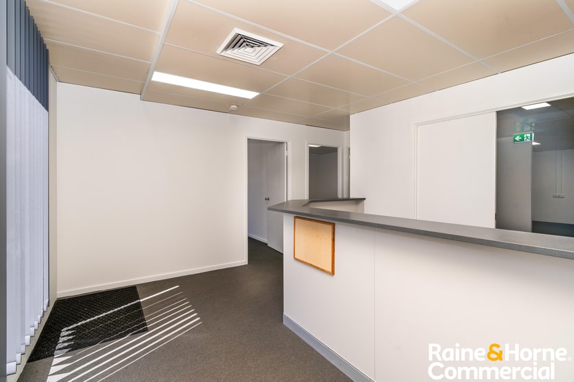 Click to view all images Suite 3/8 Fitzhardinge Street Wagga Wagga NSW 2650 - Image 2