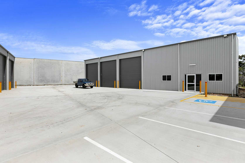 Click to view all images 44 Southern Cross Circuit Urangan QLD 4655 - Image 2