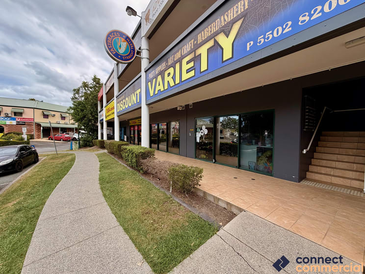 Click to view all images 3 & 4/5 Cottonwood Place Oxenford QLD 4210 - Image 3