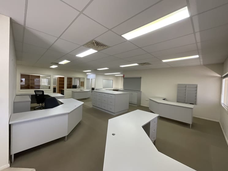 Click to view all images 8-10 Lasscock Road Griffith NSW 2680 - Image 3