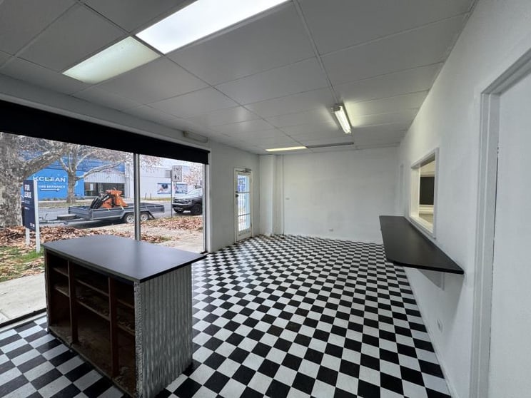 Click to view all images 3/539 Hume Street South Albury NSW 2640 - Image 3