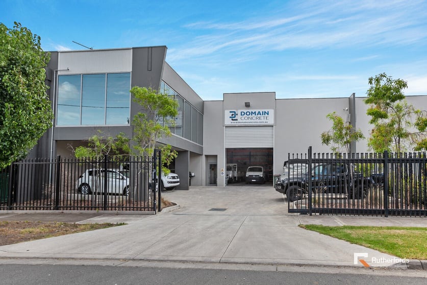 Click to view all images 9 Pelmet Crescent Thomastown VIC 3074 - Image 1