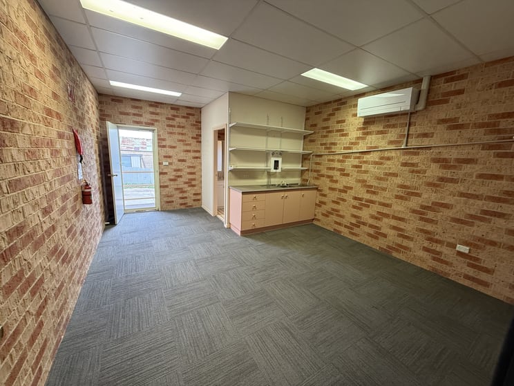 Click to view all images 2/17 Browne Street Parkes NSW 2870 - Image 3
