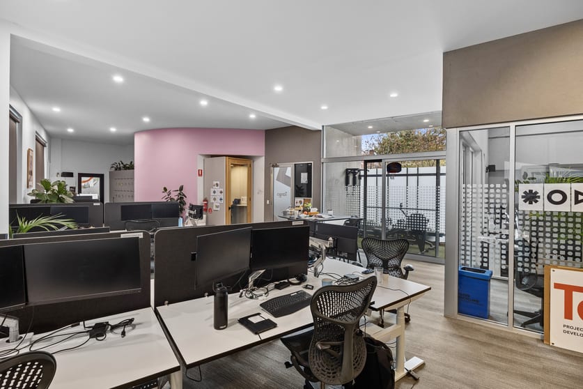 Click to view all images 18 ARMSTRONG STREET Middle Park VIC 3206 - Image 2
