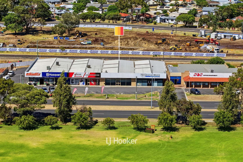Click to view all images 2/11 Picton Road East Bunbury WA 6230 - Image 2