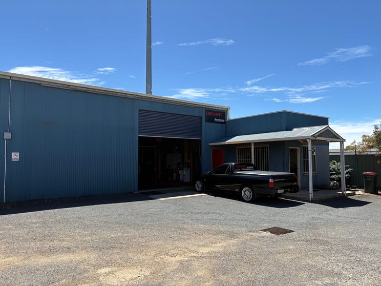 Click to view all images 1A/225 Mann Street Armidale NSW 2350 - Image 1
