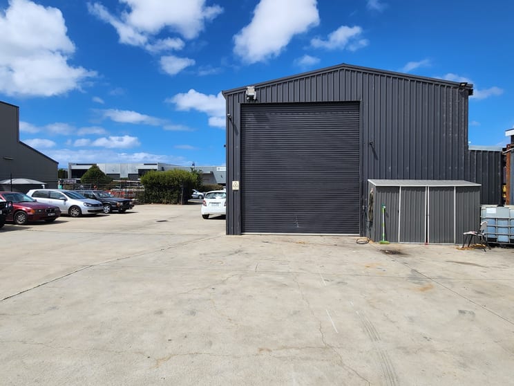 Click to view all images 4 Boneyards Avenue Torquay VIC 3228 - Image 2