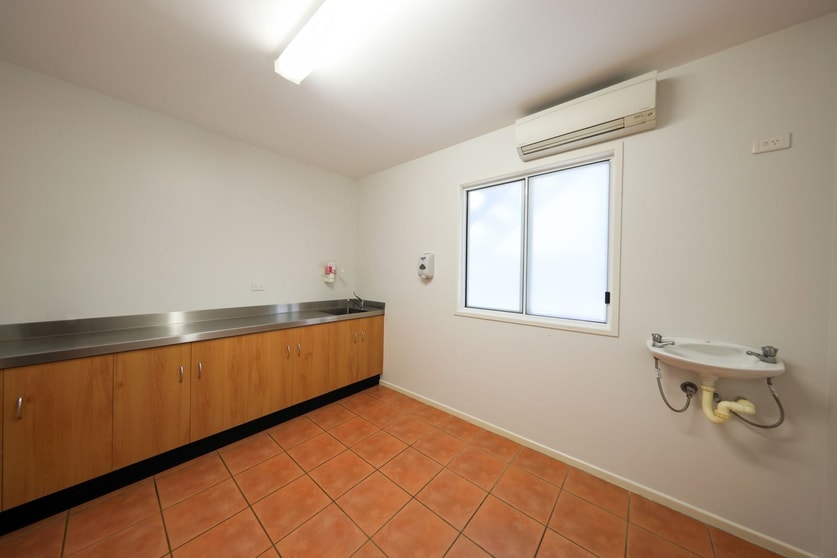 Click to view all images 451 Draper Street Parramatta Park QLD 4870 - Image 2