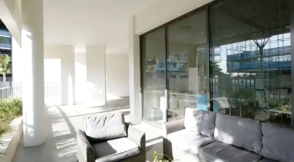 Click to view all images 1 Marina Promenade Paradise Point QLD 4216 - Image 2