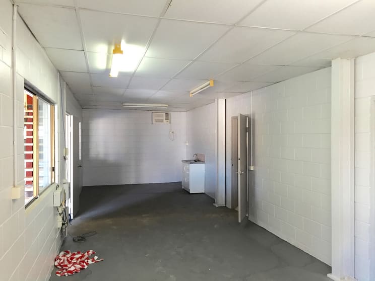 Click to view all images Unit 8/186 Hugh Street Currajong QLD 4812 - Image 3