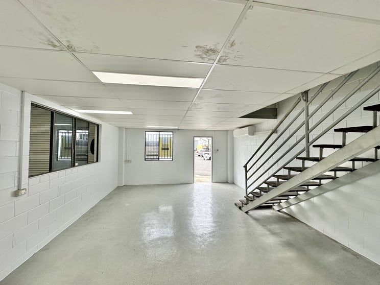 Click to view all images Unit 7/186 Hugh Street Currajong QLD 4812 - Image 2