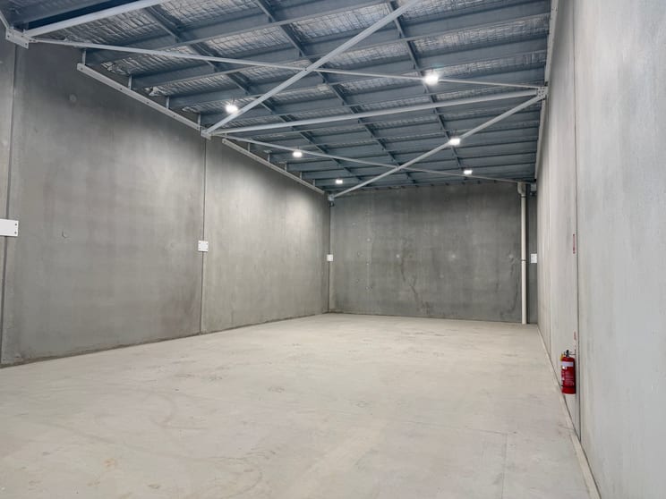 Click to view all images 6/10 Bradman Street Busselton WA 6280 - Image 2