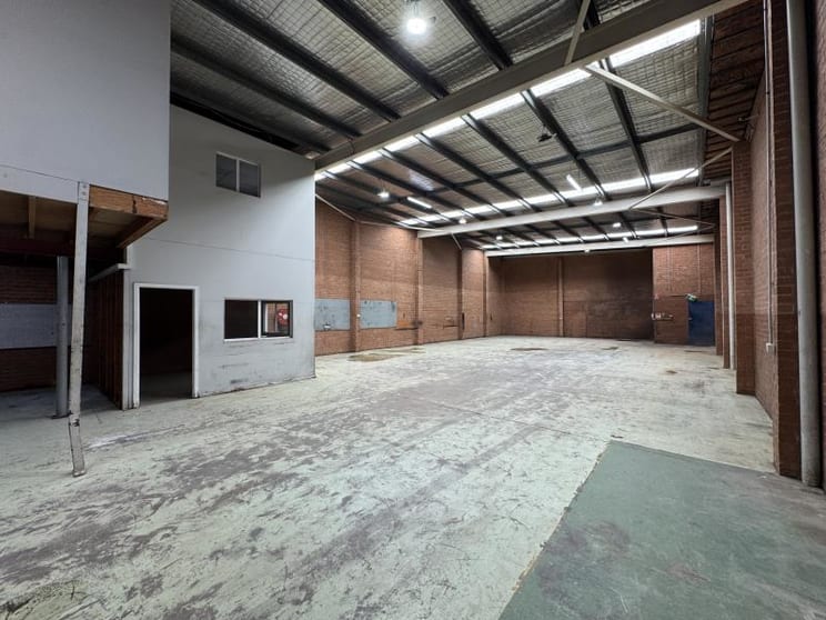 Click to view all images 7 Fortril Avenue Bankstown NSW 2200 - Image 3