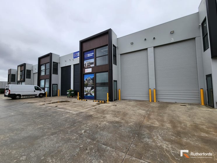 Click to view all images 4/11 Quinlan Road Epping VIC 3076 - Image 2