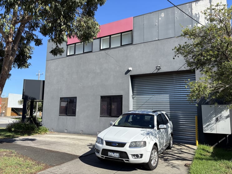 Click to view all images Part B/18 Citrus Street Braeside VIC 3195 - Image 2