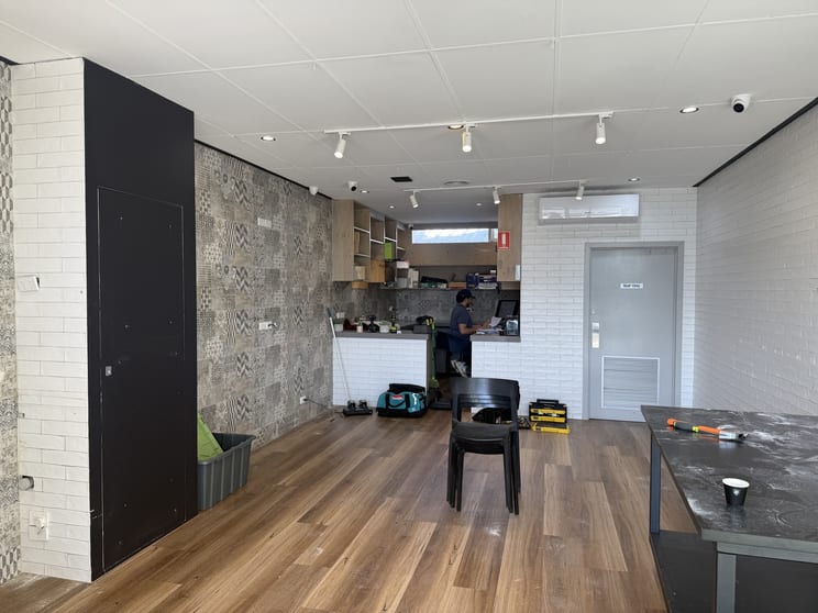 Click to view all images Shop 4/15 Bell Street Torquay VIC 3228 - Image 2