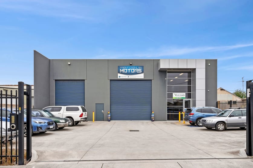 Click to view all images 5 Strong Street South Geelong VIC 3220 - Image 1