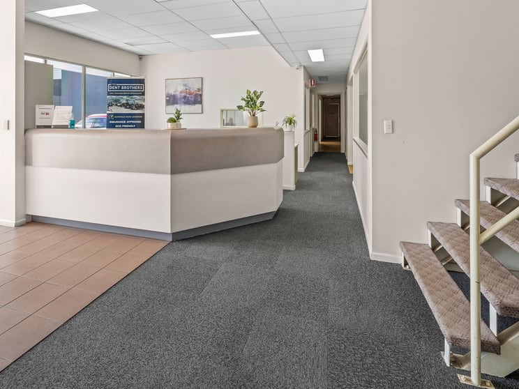 Click to view all images 17 Secam Street Mansfield QLD 4122 - Image 2