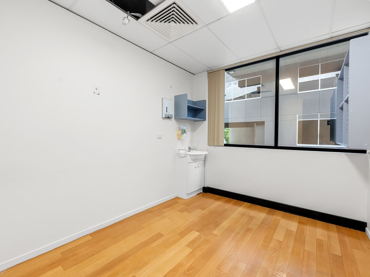 Click to view all images 5/66 Station Road Indooroopilly QLD 4068 - Image 5
