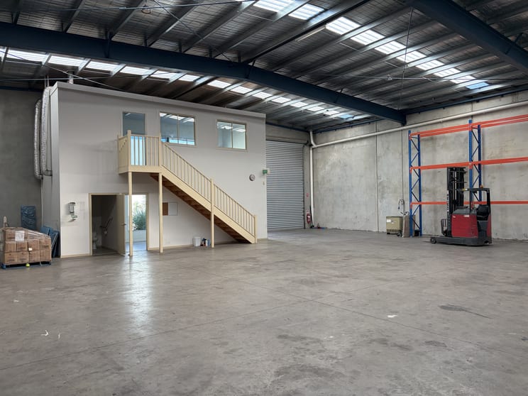 Click to view all images Unit 2/11-19 West Circuit Sunshine West VIC 3020 - Image 1