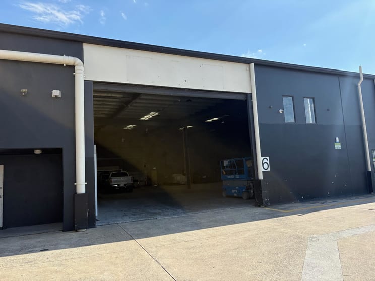 Click to view all images 6/12 Rudman Parade Burleigh Heads QLD 4220 - Image 2