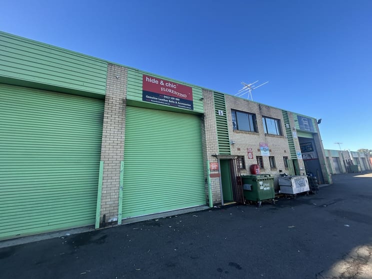 Click to view all images Unit 3B/4 Louise Avenue Ingleburn NSW 2565 - Image 2
