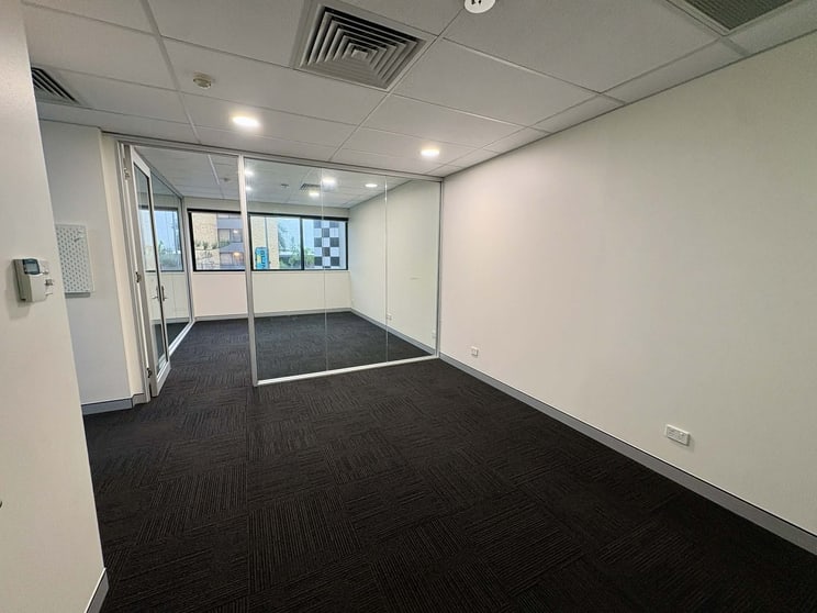 Click to view all images 17/3142 Surfers Paradise Boulevard Surfers Paradise QLD 4217 - Image 3