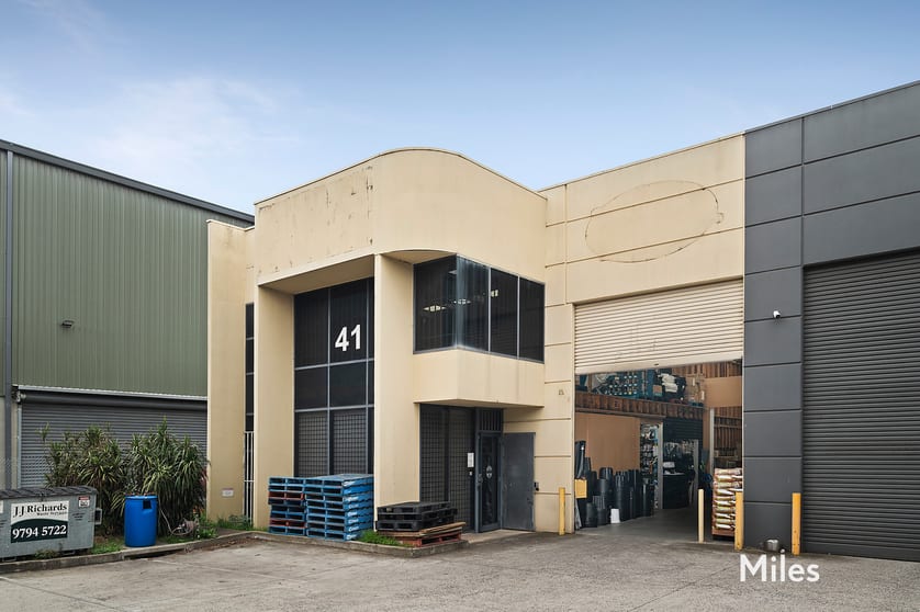 2/41 Quinn Street Preston VIC 3072 - Image 1