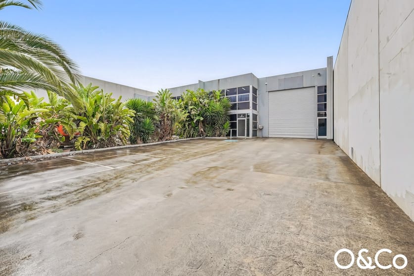 Click to view all images 2/2 Hammer Court Hoppers Crossing VIC 3029 - Image 1