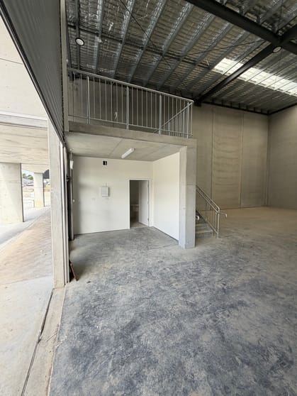 Click to view all images 20/18 - 24 Glastonbury Avenue Unanderra NSW 2526 - Image 3