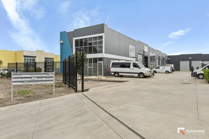 Click to view all images 1/22 West Court Derrimut VIC 3026 - Image 2