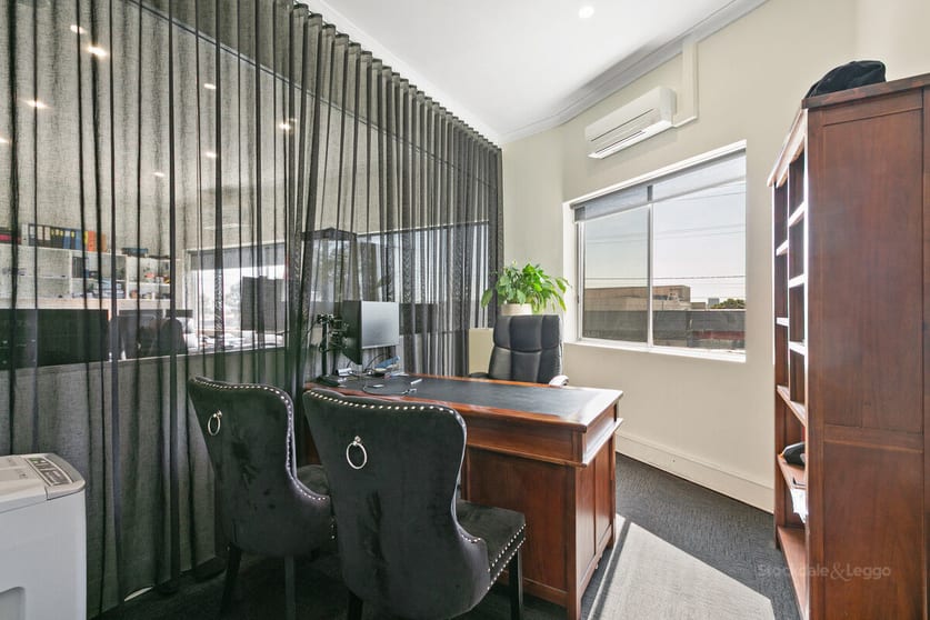 Click to view all images 593 Grimshaw Street Bundoora VIC 3083 - Image 2