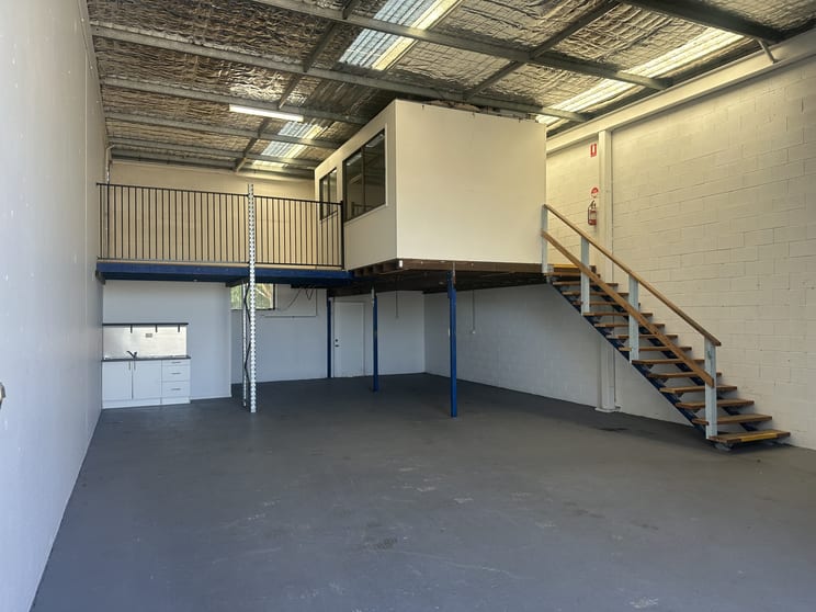 Click to view all images Unit/34 Ereton Drive Arundel QLD 4214 - Image 2