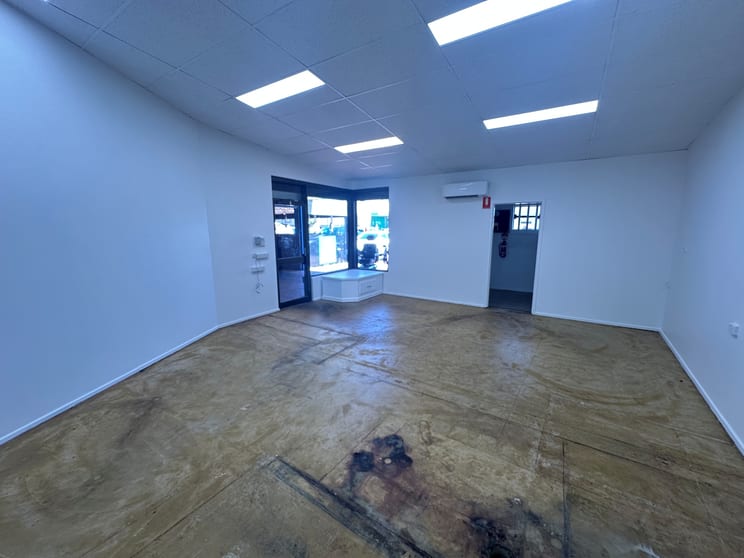 Click to view all images 1/120-130 Princes Highway Unanderra NSW 2526 - Image 2